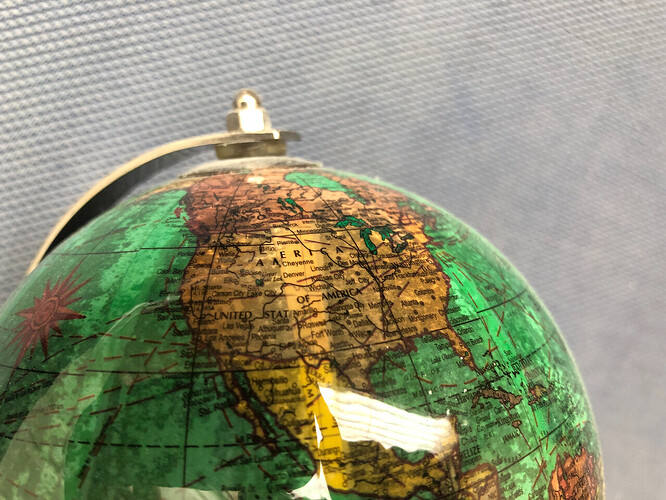 A globe centered on the contiguous United States labels some smaller cities like Roswell, Burns, and Coos Bay along with the usual selection.
