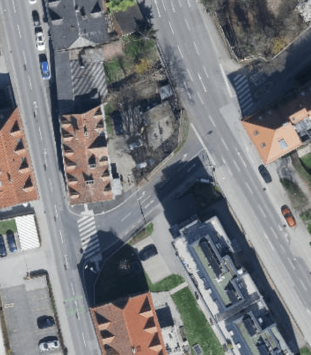 Straight crossing where the sidewalk does not continue into the side street