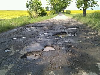 1200px-Kamieniec_Szalejow_Gorny_road