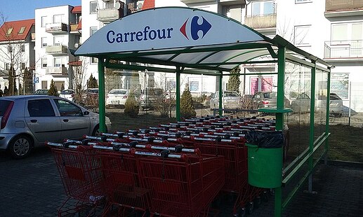 Shopping_cart_shelters_by_Carrefour_in_Tomaszów_Mazowiecki,Pope_John_Paul_II_22_Street,_Poland