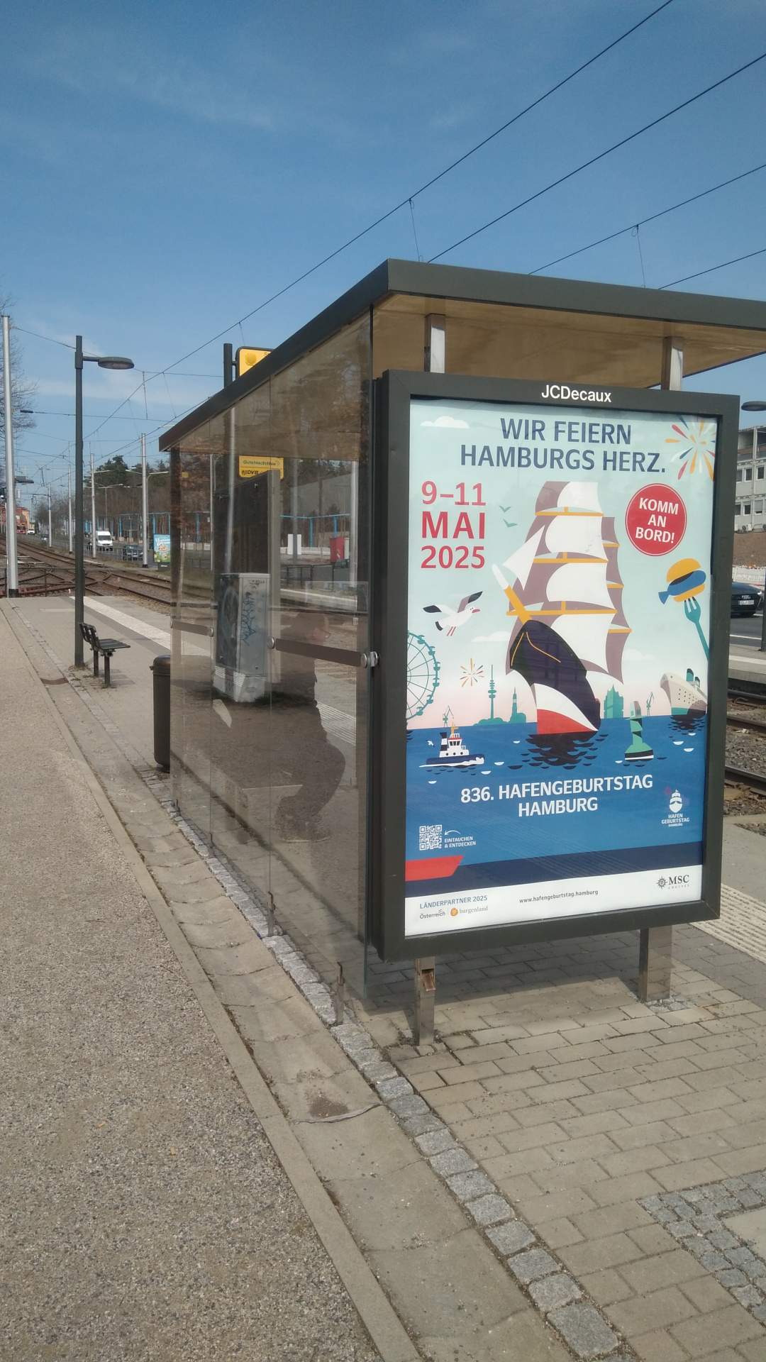 Public transport shelter